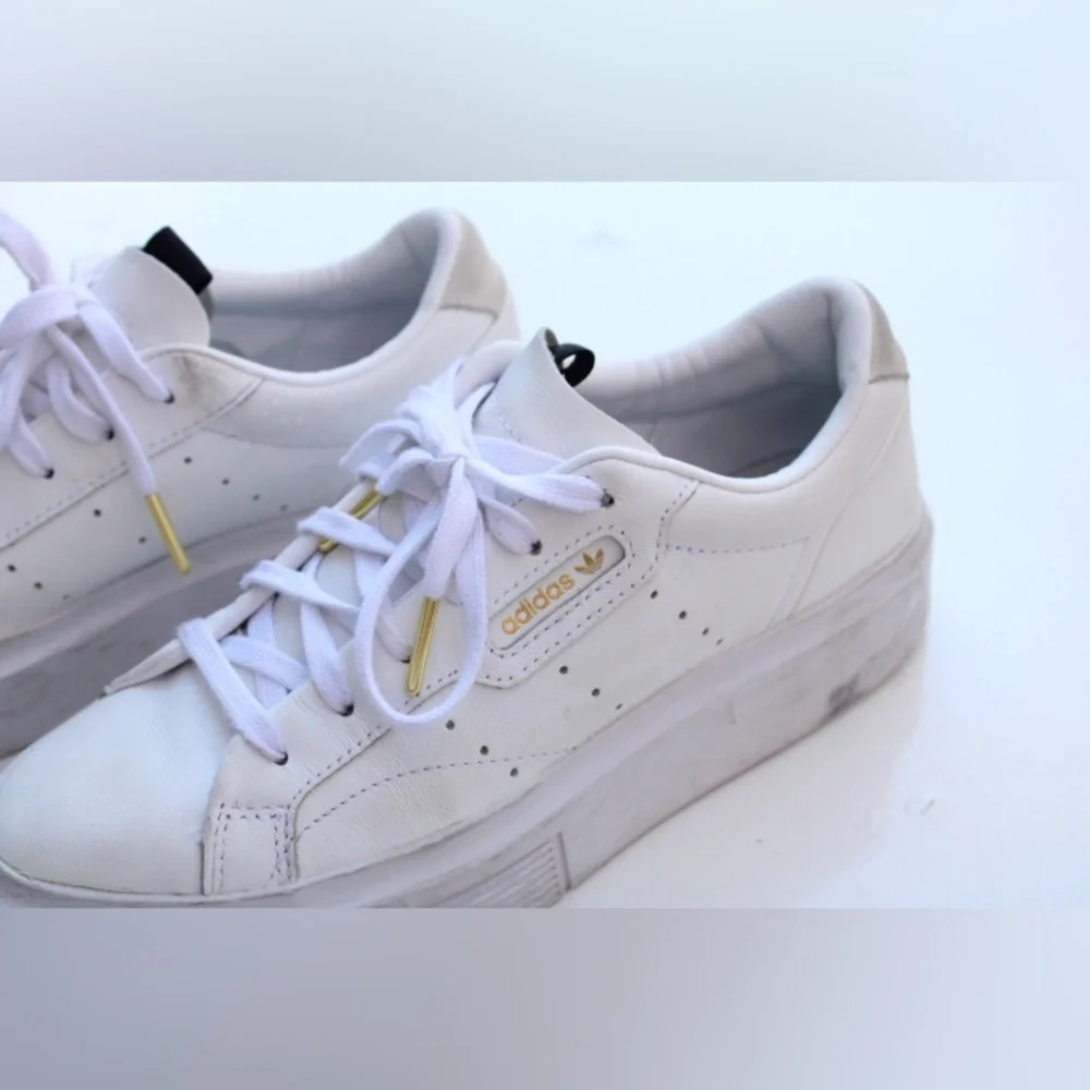 Adidas Sleek sneakers